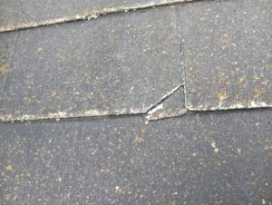 屋根　破損　亀裂