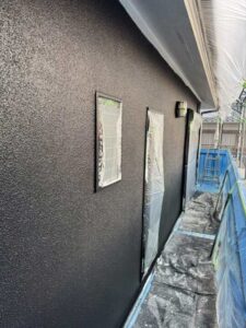 チャコール 外壁上塗り2回目