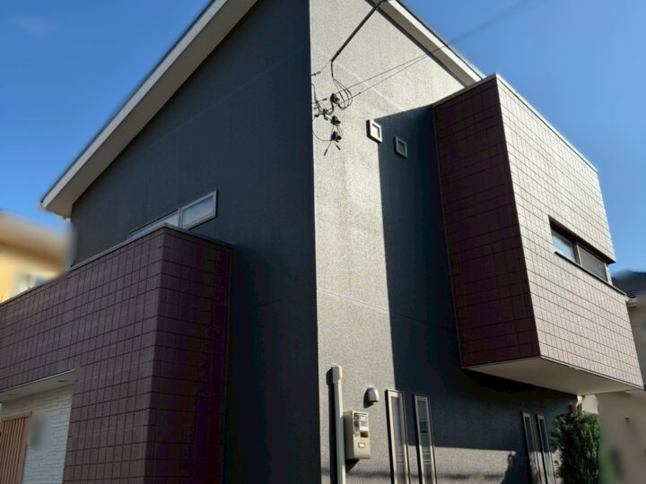 明石市二見町N様邸　ホワイト系外壁から重厚感あるダークカラーへ大変身！外壁塗装・屋根塗装　