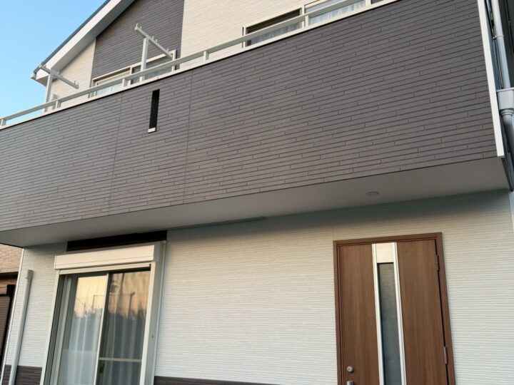 明石市二見町Ｈ様邸　ツートンカラーを活かした外壁塗装　アクセントカラー変更で上品な外観に